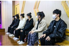 大鸡巴草网在线免费观看"北音附中高三表演专业阶段性考试"